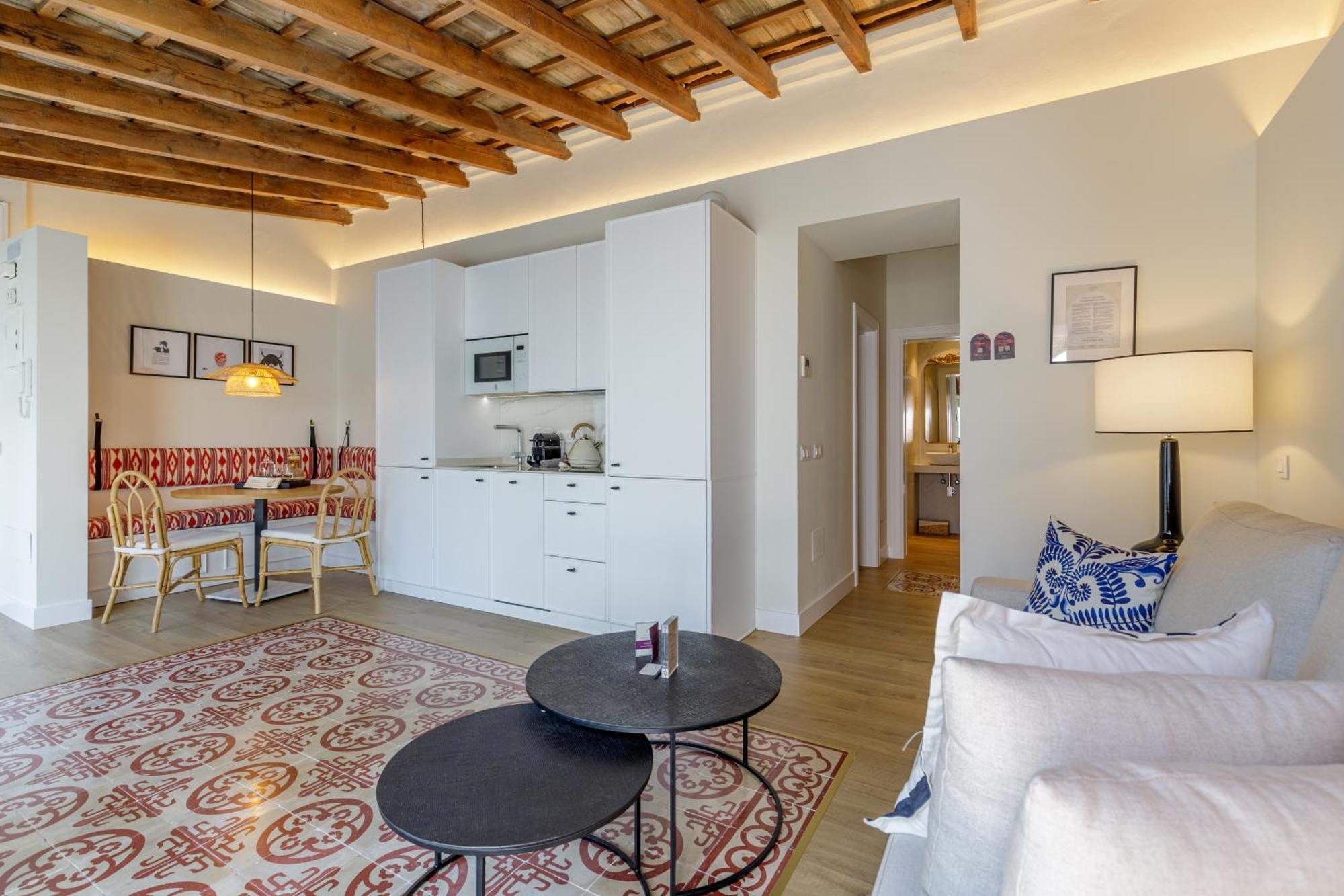 Palacio Vegafuente By Caleta Homes Appartamento